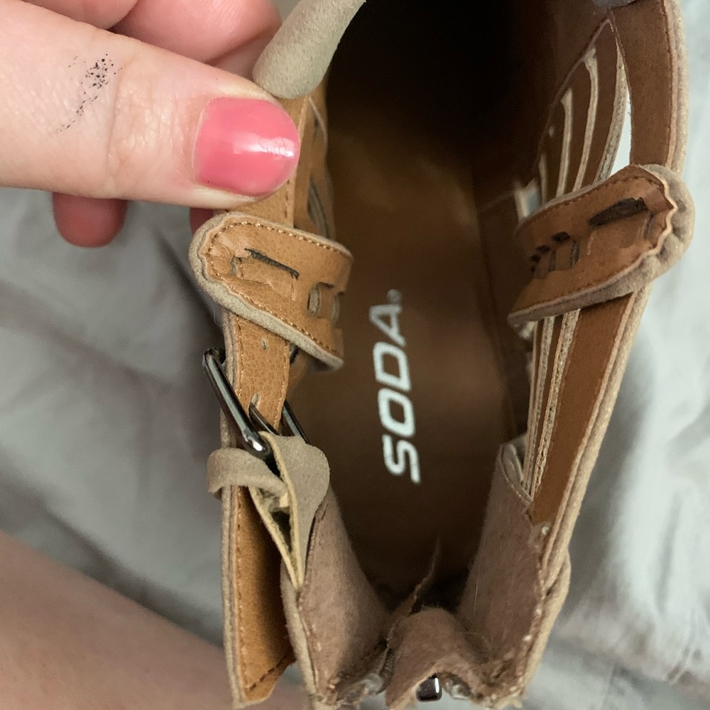 Tan booties - Picture 3 of 4